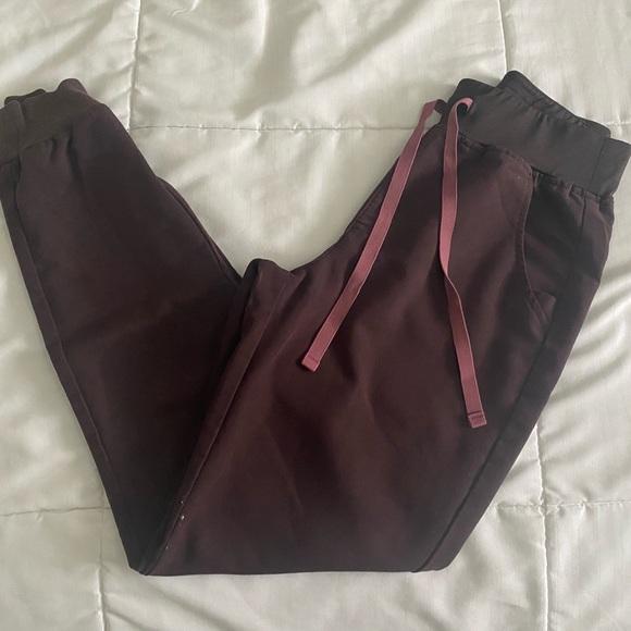 figs in dark fig! - Picture 1 of 2